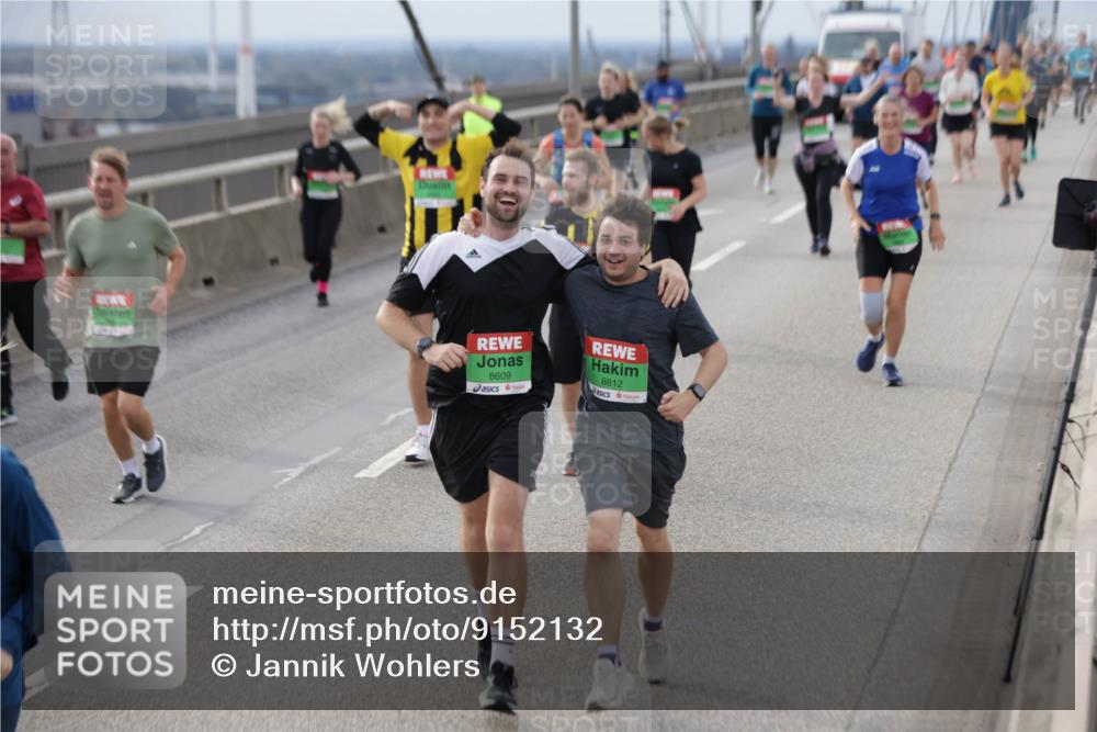 03.10.2025 - Köhlbrandbrückenlauf Jannik Wohlers http://msf.ph/oto/9152132 03.10.2025 16:00:23 Position 1 8609, 8612 meine-sportfotos.de