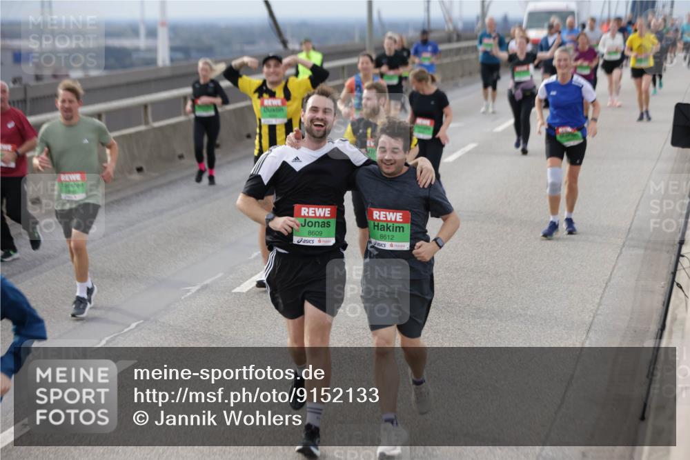 03.10.2025 - Köhlbrandbrückenlauf Jannik Wohlers http://msf.ph/oto/9152133 03.10.2025 16:00:23 Position 1 8609, 8612 meine-sportfotos.de