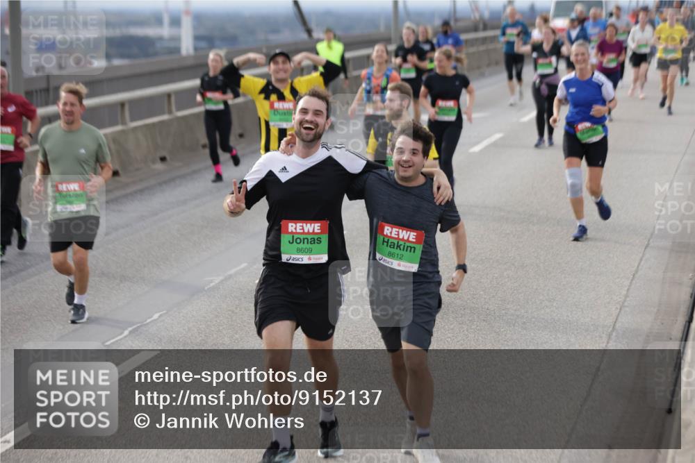 03.10.2025 - Köhlbrandbrückenlauf Jannik Wohlers http://msf.ph/oto/9152137 03.10.2025 16:00:23 Position 1 8609, 8612 meine-sportfotos.de