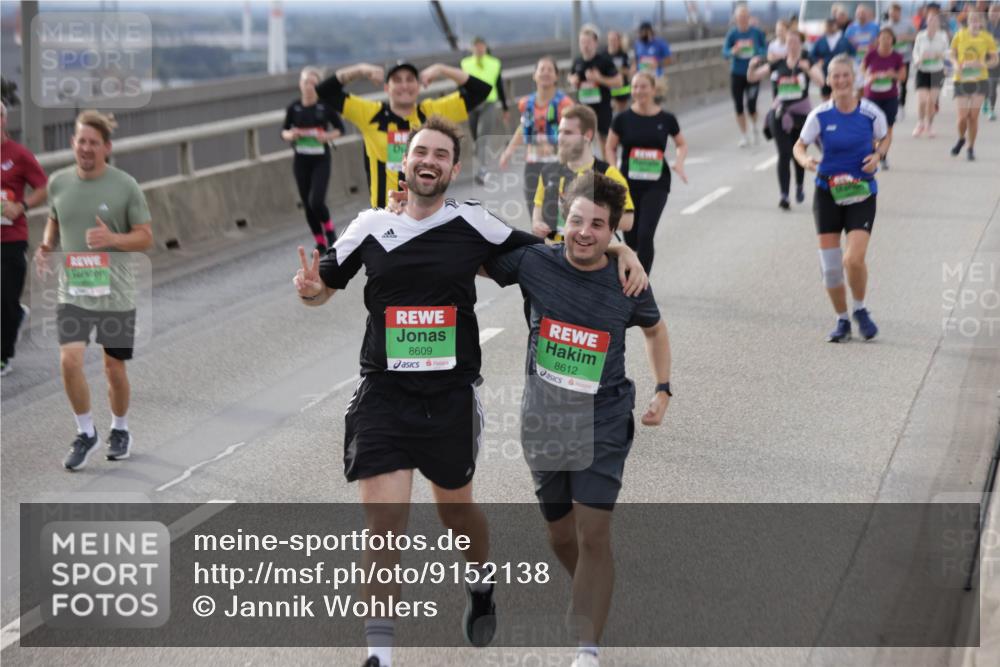 03.10.2025 - Köhlbrandbrückenlauf Jannik Wohlers http://msf.ph/oto/9152138 03.10.2025 16:00:23 Position 1 8609, 8612 meine-sportfotos.de