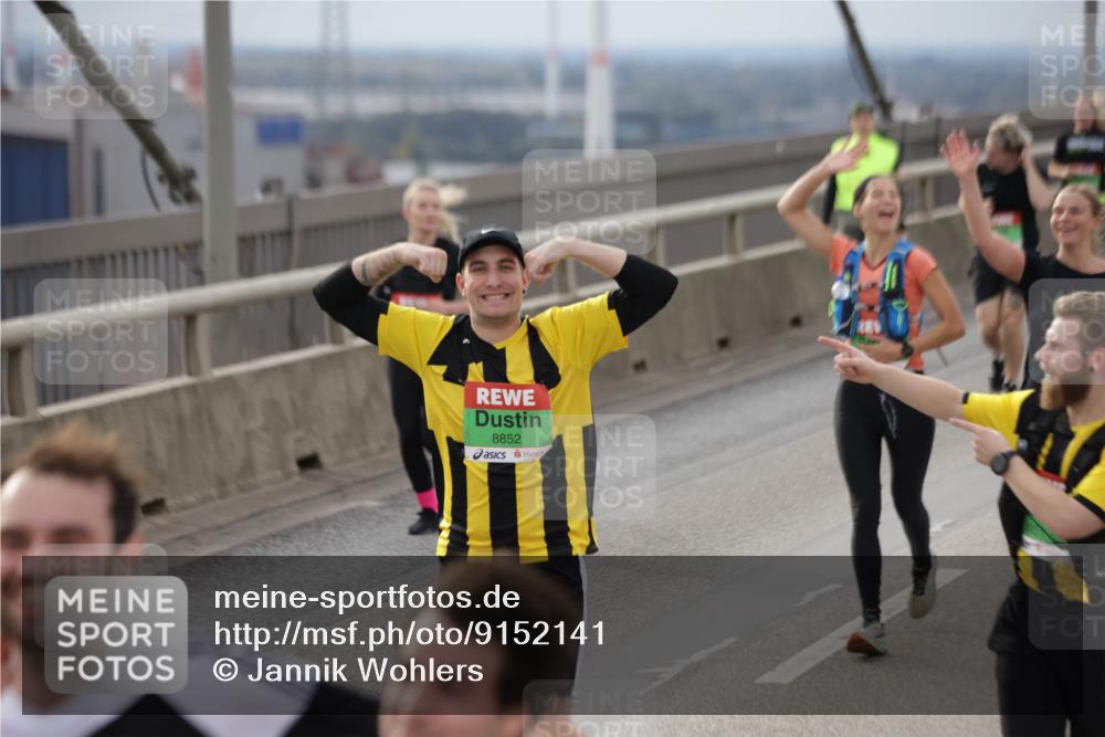 03.10.2025 - Köhlbrandbrückenlauf Jannik Wohlers http://msf.ph/oto/9152141 03.10.2025 16:00:25 Position 1 8852 meine-sportfotos.de
