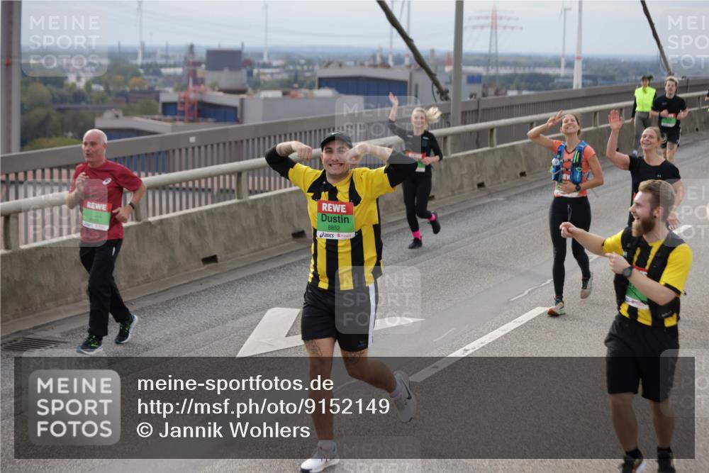 03.10.2025 - Köhlbrandbrückenlauf Jannik Wohlers http://msf.ph/oto/9152149 03.10.2025 16:00:26 Position 1 8852 meine-sportfotos.de