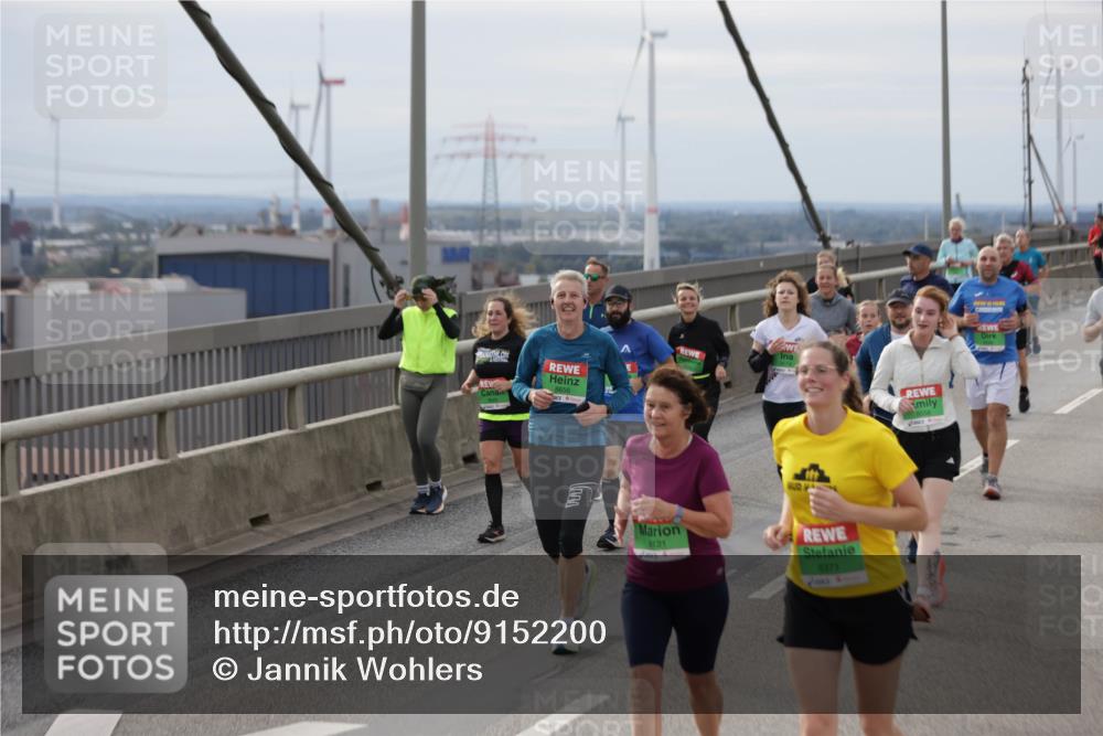 03.10.2025 - Köhlbrandbrückenlauf Jannik Wohlers http://msf.ph/oto/9152200 03.10.2025 16:00:33 Position 1 8656, 60, 8121, 8371 meine-sportfotos.de