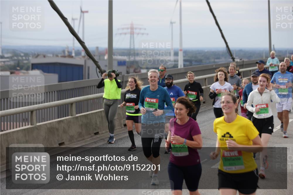 03.10.2025 - Köhlbrandbrückenlauf Jannik Wohlers http://msf.ph/oto/9152201 03.10.2025 16:00:33 Position 1 8656, 8121, 8374 meine-sportfotos.de