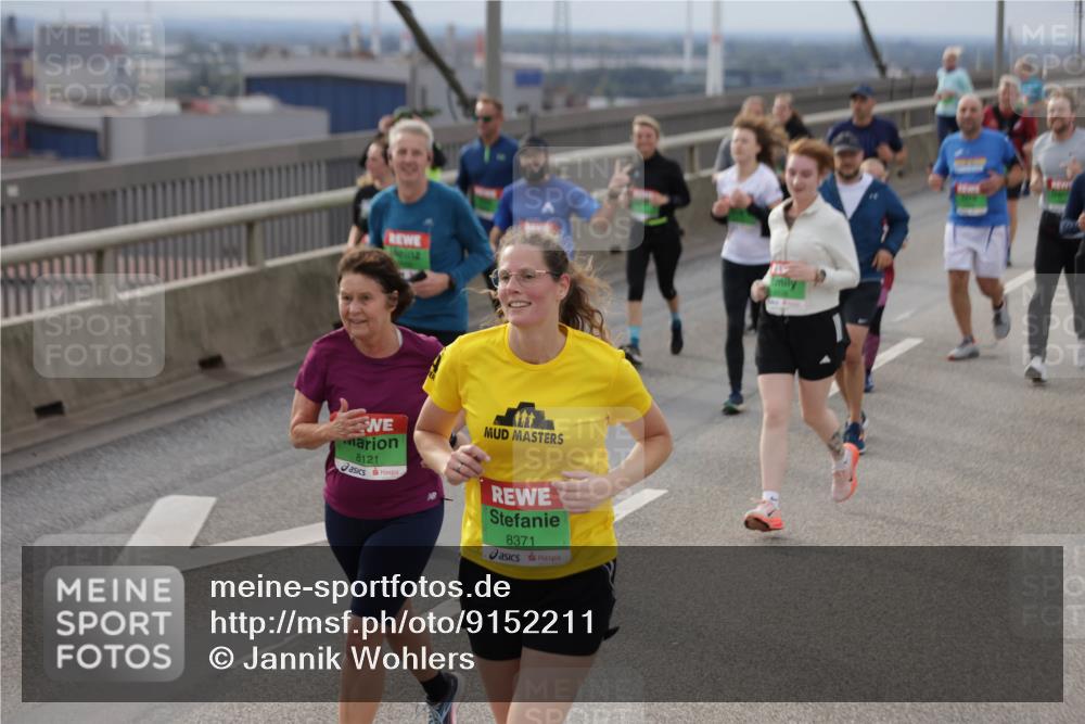 03.10.2025 - Köhlbrandbrückenlauf Jannik Wohlers http://msf.ph/oto/9152211 03.10.2025 16:00:34 Position 1 8121, 8371 meine-sportfotos.de