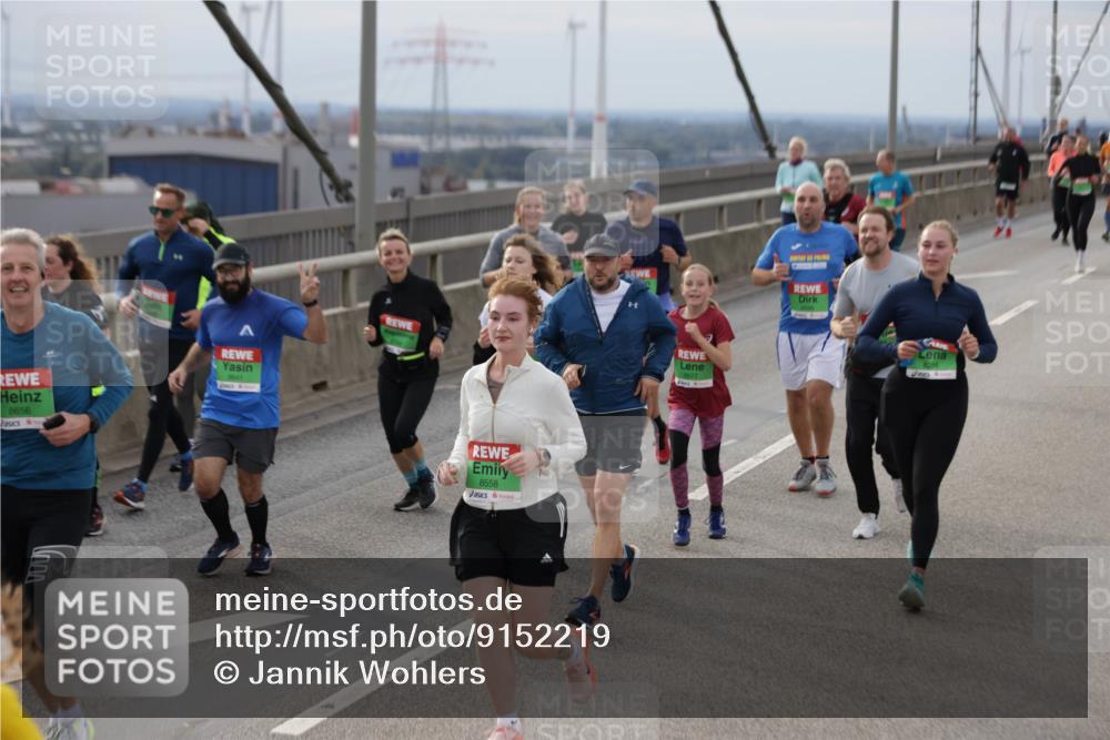 03.10.2025 - Köhlbrandbrückenlauf Jannik Wohlers http://msf.ph/oto/9152219 03.10.2025 16:00:35 Position 1 8656, 8558, 8677, 8216 meine-sportfotos.de