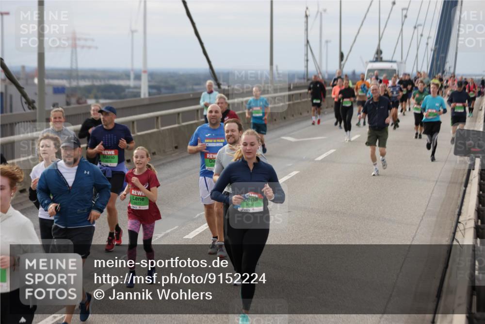 03.10.2025 - Köhlbrandbrückenlauf Jannik Wohlers http://msf.ph/oto/9152224 03.10.2025 16:00:36 Position 1 8677, 8216 meine-sportfotos.de