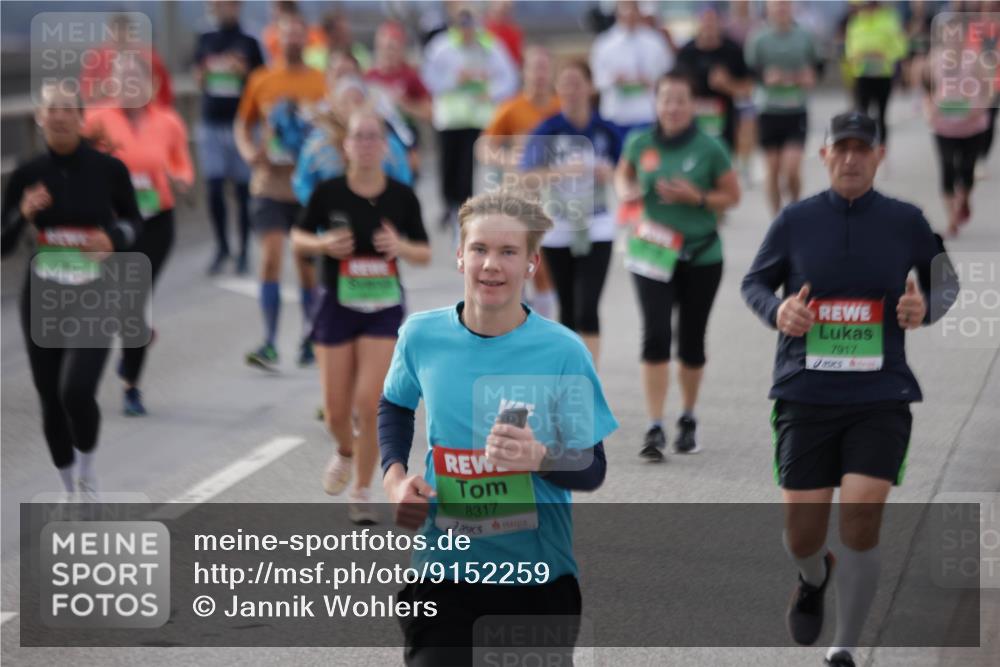 03.10.2025 - Köhlbrandbrückenlauf Jannik Wohlers http://msf.ph/oto/9152259 03.10.2025 16:00:41 Position 1 8317, 7917 meine-sportfotos.de