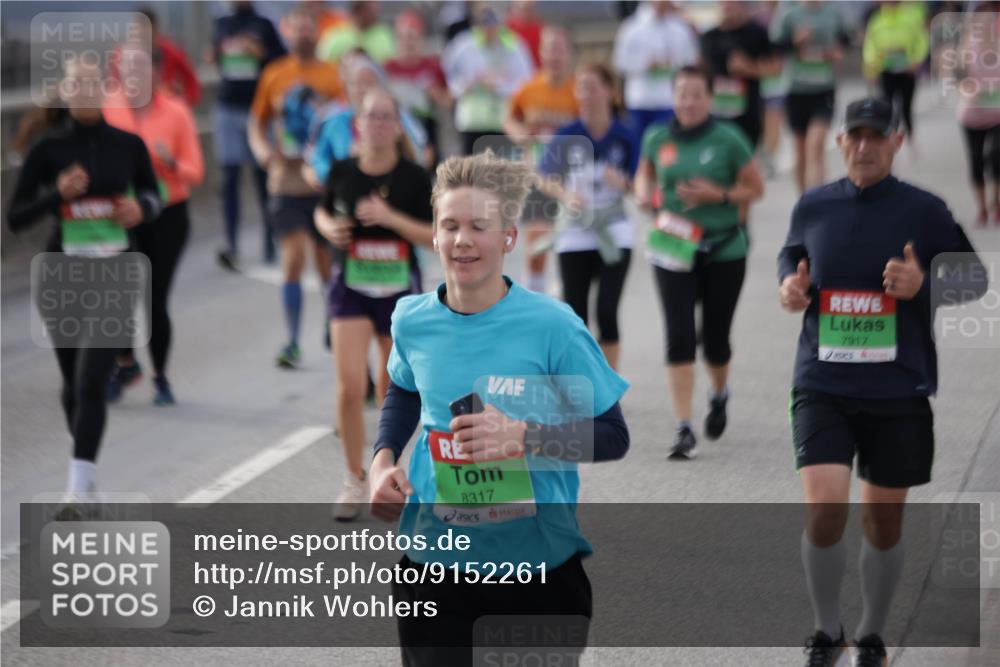 03.10.2025 - Köhlbrandbrückenlauf Jannik Wohlers http://msf.ph/oto/9152261 03.10.2025 16:00:41 Position 1 8317, 7917 meine-sportfotos.de