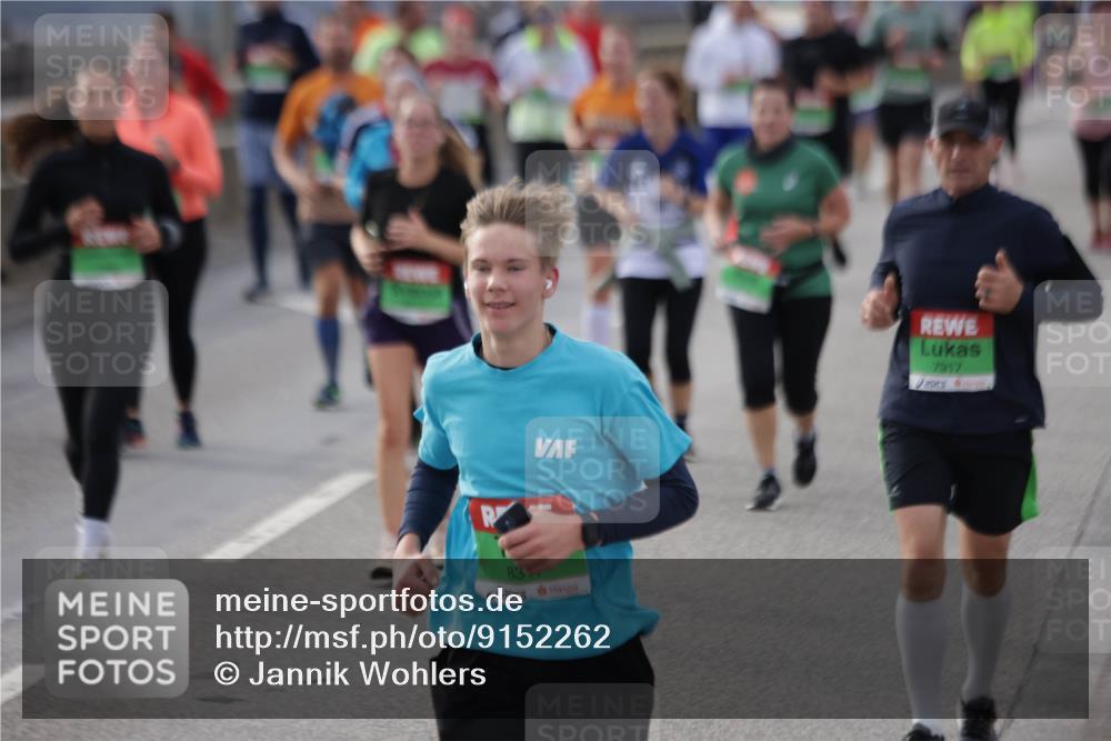 03.10.2025 - Köhlbrandbrückenlauf Jannik Wohlers http://msf.ph/oto/9152262 03.10.2025 16:00:41 Position 1 837, 7917 meine-sportfotos.de
