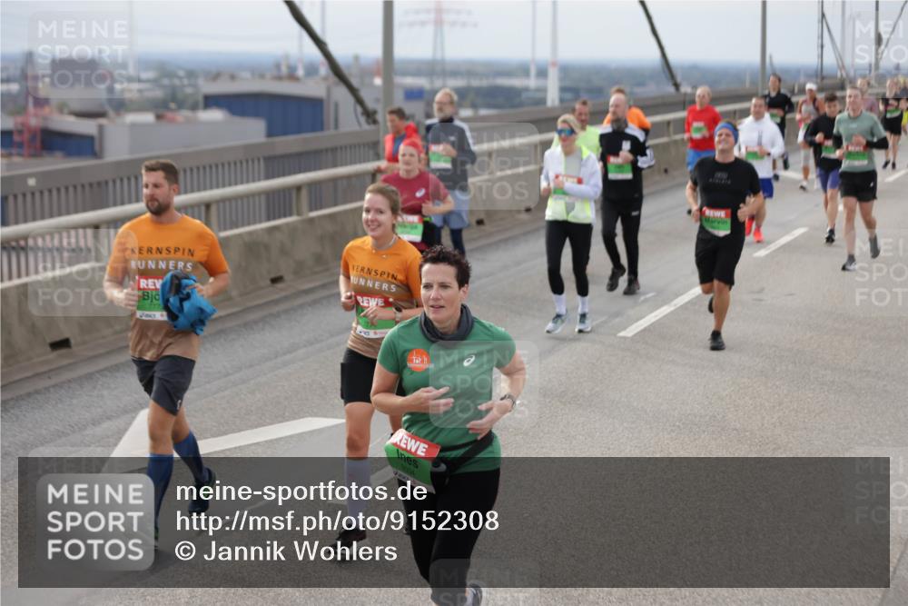 03.10.2025 - Köhlbrandbrückenlauf Jannik Wohlers http://msf.ph/oto/9152308 03.10.2025 16:00:49 Position 1 9034 meine-sportfotos.de