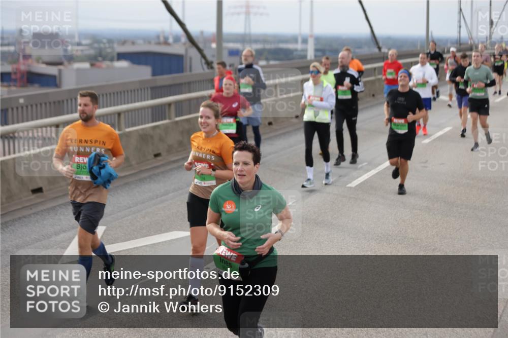 03.10.2025 - Köhlbrandbrückenlauf Jannik Wohlers http://msf.ph/oto/9152309 03.10.2025 16:00:49 Position 1 9034 meine-sportfotos.de
