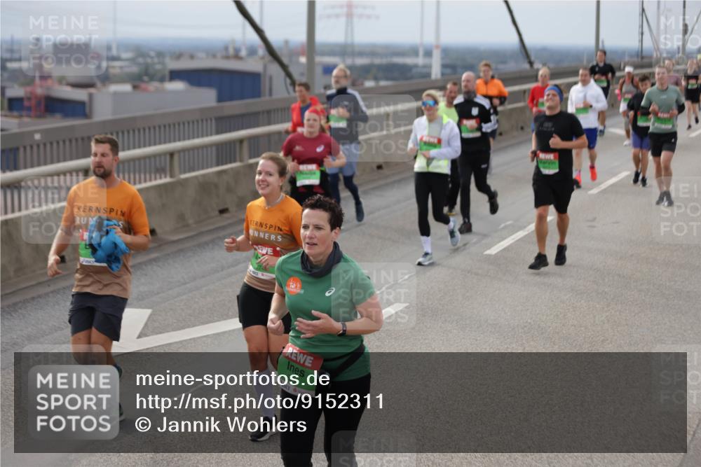 03.10.2025 - Köhlbrandbrückenlauf Jannik Wohlers http://msf.ph/oto/9152311 03.10.2025 16:00:49 Position 1 9034 meine-sportfotos.de