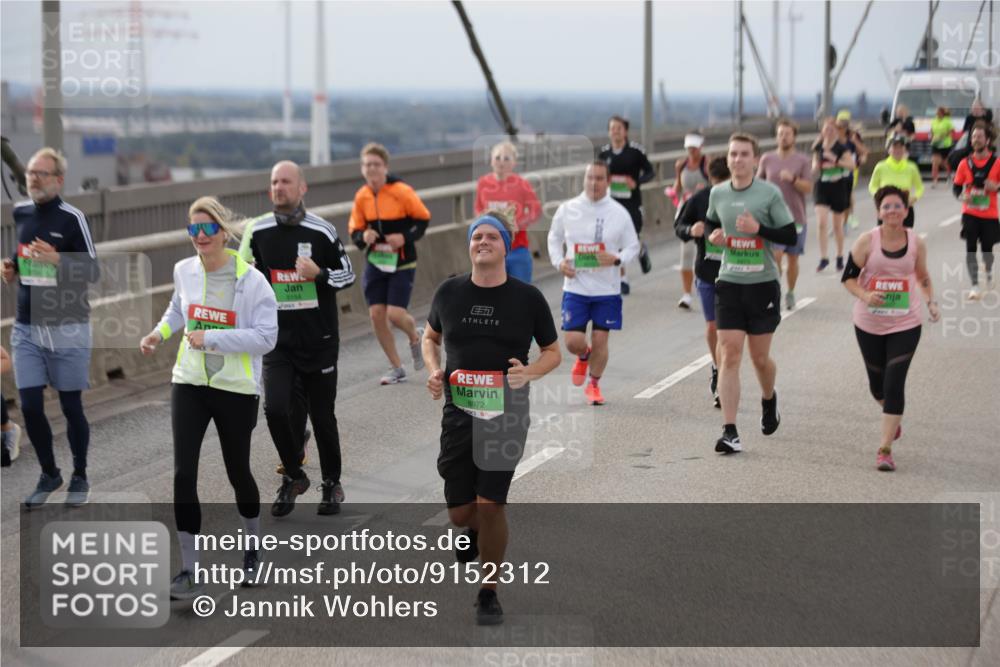 03.10.2025 - Köhlbrandbrückenlauf Jannik Wohlers http://msf.ph/oto/9152312 03.10.2025 16:00:50 Position 1 9154, 8972 meine-sportfotos.de