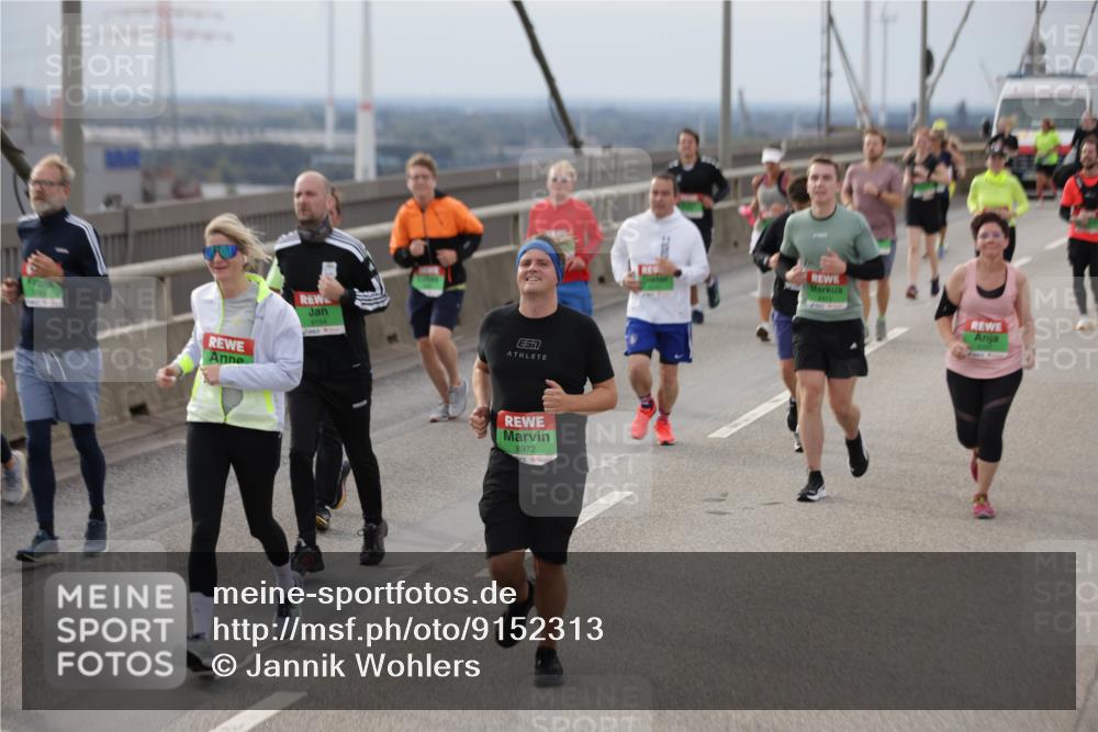03.10.2025 - Köhlbrandbrückenlauf Jannik Wohlers http://msf.ph/oto/9152313 03.10.2025 16:00:50 Position 1 9154, 8972 meine-sportfotos.de