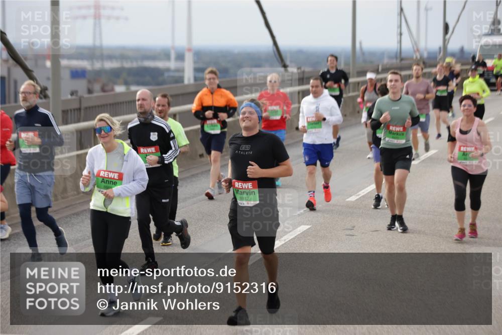 03.10.2025 - Köhlbrandbrückenlauf Jannik Wohlers http://msf.ph/oto/9152316 03.10.2025 16:00:50 Position 1 8665, 8972 meine-sportfotos.de