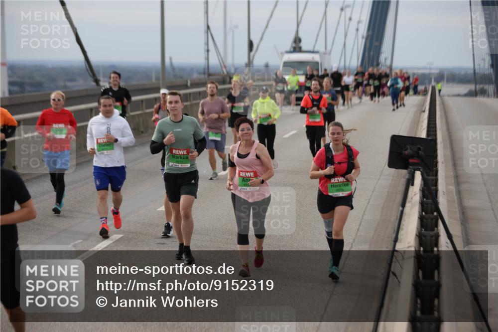 03.10.2025 - Köhlbrandbrückenlauf Jannik Wohlers http://msf.ph/oto/9152319 03.10.2025 16:00:51 Position 1 8473, 9575 meine-sportfotos.de