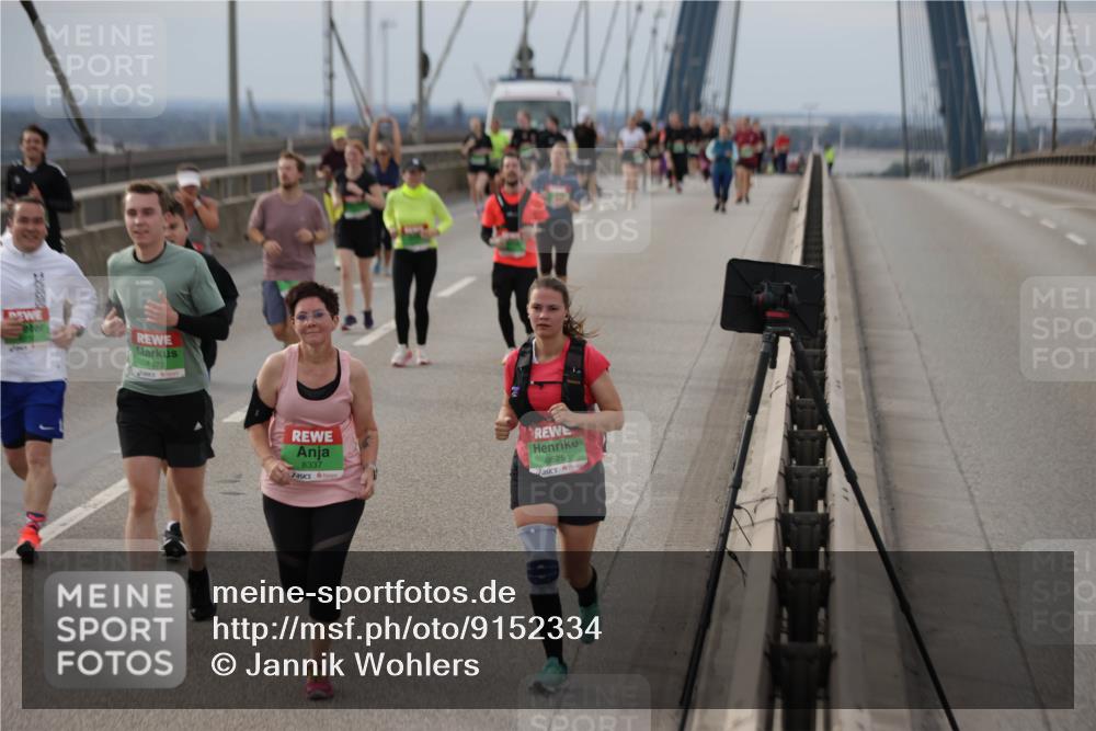 03.10.2025 - Köhlbrandbrückenlauf Jannik Wohlers http://msf.ph/oto/9152334 03.10.2025 16:00:52 Position 1 8473, 8337, 9575 meine-sportfotos.de