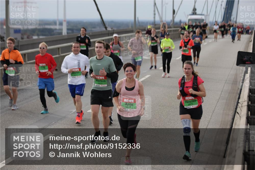 03.10.2025 - Köhlbrandbrückenlauf Jannik Wohlers http://msf.ph/oto/9152336 03.10.2025 16:00:53 Position 1 8270, 8473, 8337, 9575 meine-sportfotos.de