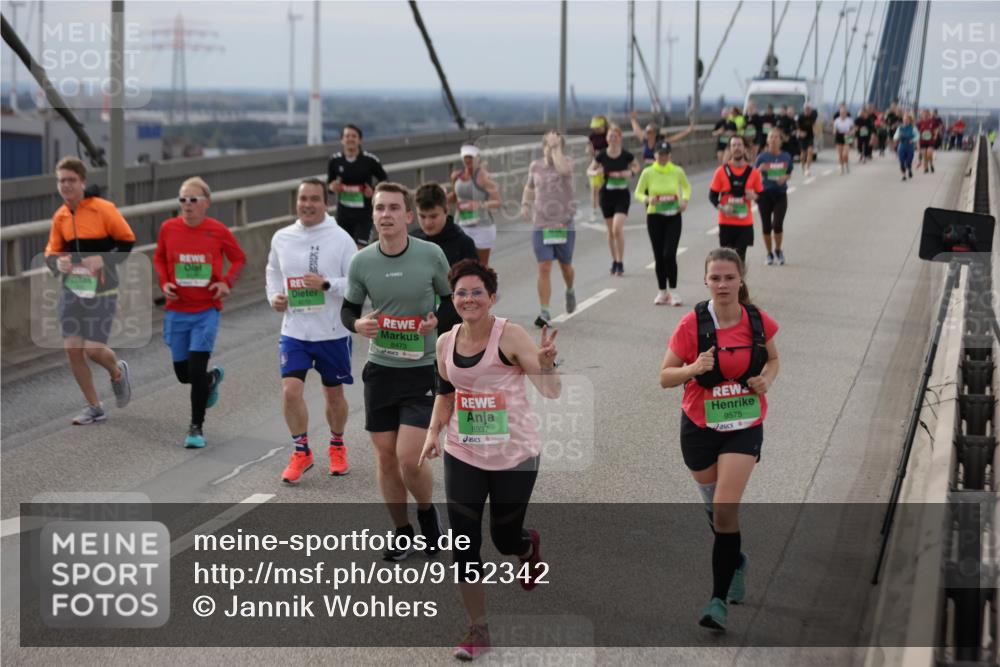 03.10.2025 - Köhlbrandbrückenlauf Jannik Wohlers http://msf.ph/oto/9152342 03.10.2025 16:00:53 Position 1 8473, 8337, 9575 meine-sportfotos.de