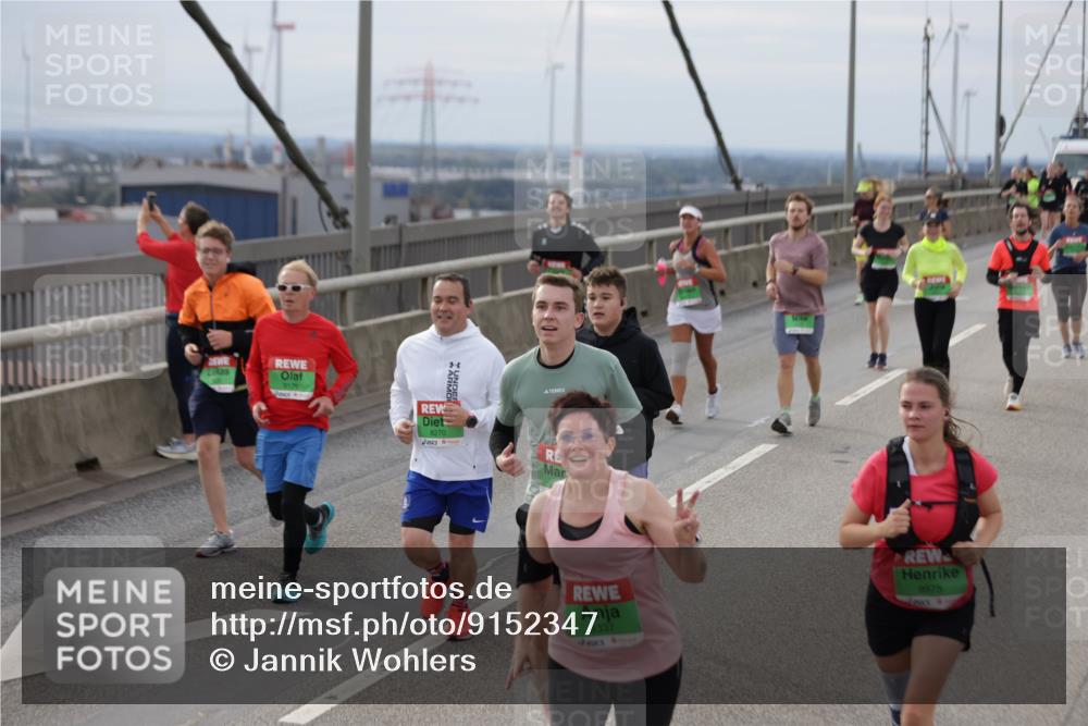 03.10.2025 - Köhlbrandbrückenlauf Jannik Wohlers http://msf.ph/oto/9152347 03.10.2025 16:00:54 Position 1 8270, 8337, 9575 meine-sportfotos.de