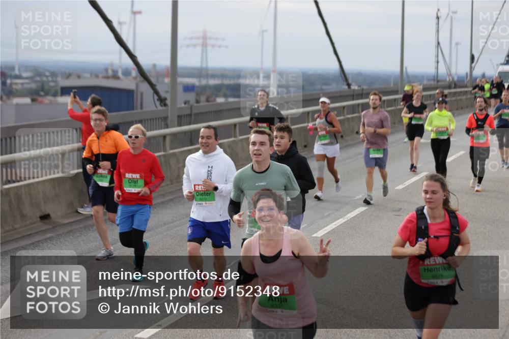 03.10.2025 - Köhlbrandbrückenlauf Jannik Wohlers http://msf.ph/oto/9152348 03.10.2025 16:00:54 Position 1 9175, 8270, 8337, 9575 meine-sportfotos.de