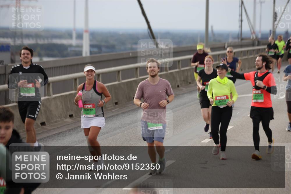 03.10.2025 - Köhlbrandbrückenlauf Jannik Wohlers http://msf.ph/oto/9152350 03.10.2025 16:00:55 Position 1 8401, 7571, 9071 meine-sportfotos.de