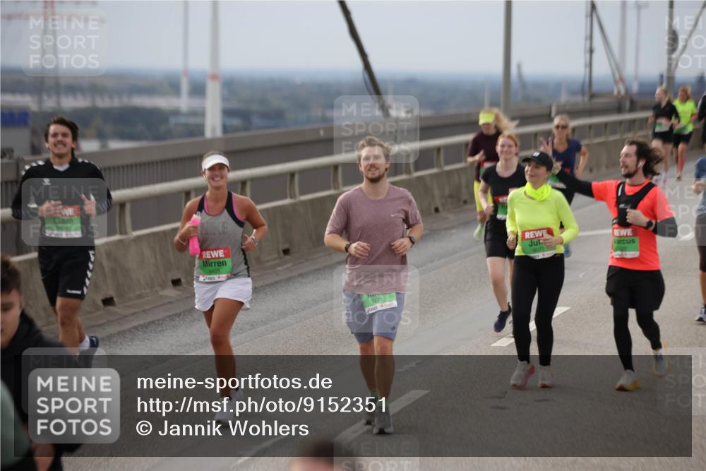 03.10.2025 - Köhlbrandbrückenlauf Jannik Wohlers http://msf.ph/oto/9152351 03.10.2025 16:00:55 Position 1 8401, 7571, 9071 meine-sportfotos.de