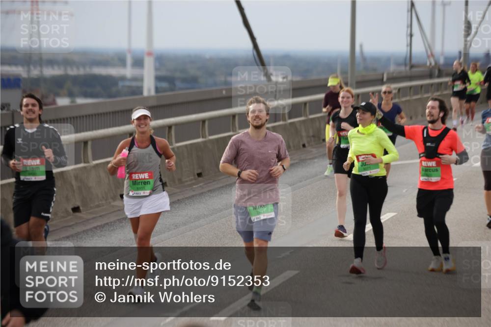 03.10.2025 - Köhlbrandbrückenlauf Jannik Wohlers http://msf.ph/oto/9152353 03.10.2025 16:00:55 Position 1 8401, 7571, 9071 meine-sportfotos.de