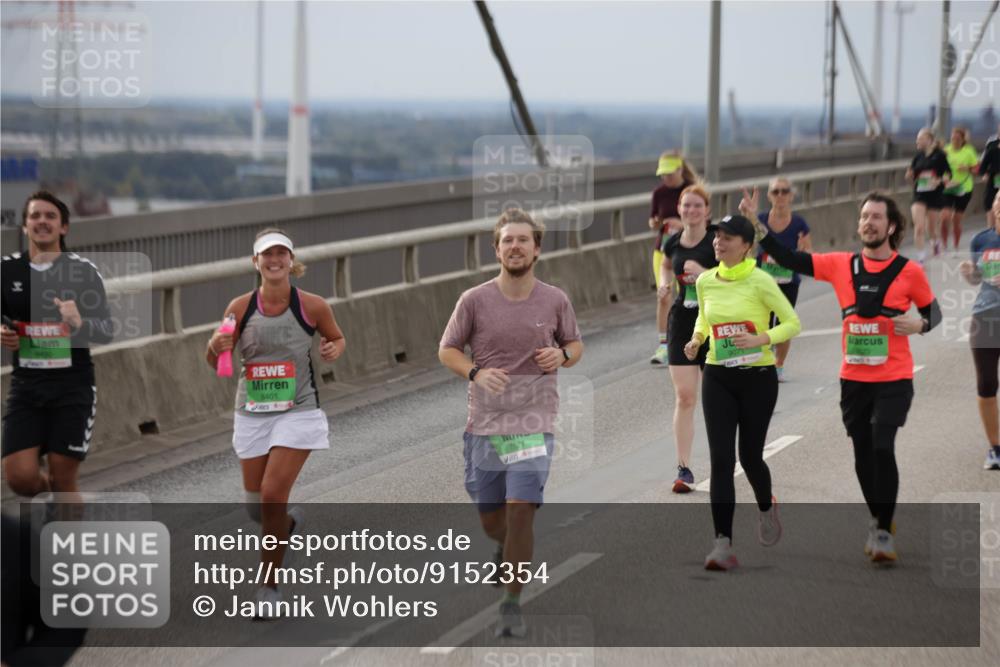 03.10.2025 - Köhlbrandbrückenlauf Jannik Wohlers http://msf.ph/oto/9152354 03.10.2025 16:00:55 Position 1 8401, 7571, 9071 meine-sportfotos.de