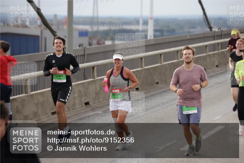 03.10.2025 - Köhlbrandbrückenlauf Jannik Wohlers http://msf.ph/oto/9152356 03.10.2025 16:00:56 Position 1 9430, 8401, 7571 meine-sportfotos.de