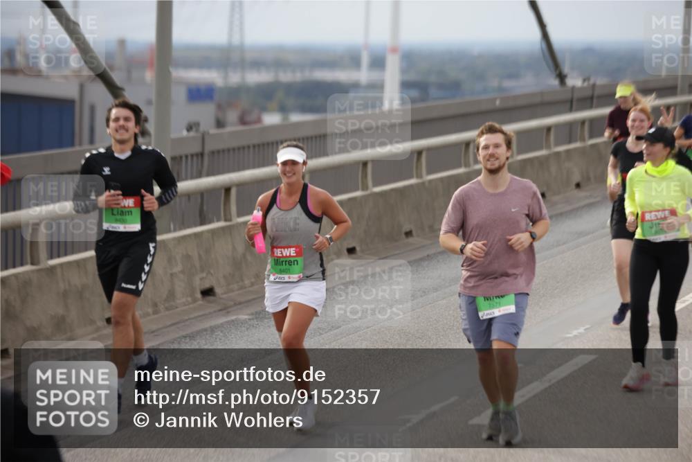 03.10.2025 - Köhlbrandbrückenlauf Jannik Wohlers http://msf.ph/oto/9152357 03.10.2025 16:00:56 Position 1 9430, 8401, 7571 meine-sportfotos.de