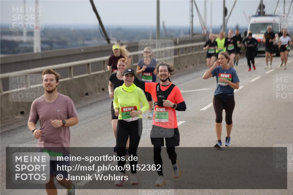 03.10.2025 - Köhlbrandbrückenlauf Jannik Wohlers http://msf.ph/oto/9152362 03.10.2025 16:00:56 Position 1 7571, 907, 9070 meine-sportfotos.de