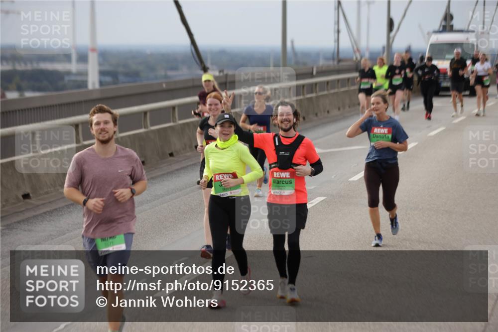 03.10.2025 - Köhlbrandbrückenlauf Jannik Wohlers http://msf.ph/oto/9152365 03.10.2025 16:00:57 Position 1 7671, 9071, 9070 meine-sportfotos.de