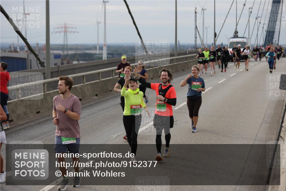 03.10.2025 - Köhlbrandbrückenlauf Jannik Wohlers http://msf.ph/oto/9152377 03.10.2025 16:00:58 Position 1 7571, 9070 meine-sportfotos.de