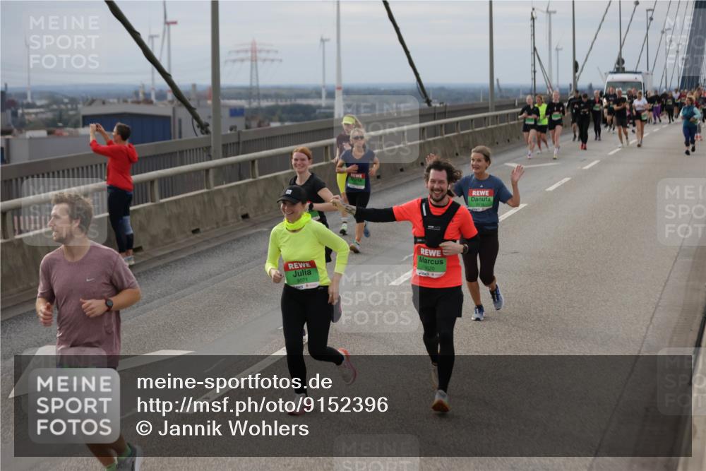 03.10.2025 - Köhlbrandbrückenlauf Jannik Wohlers http://msf.ph/oto/9152396 03.10.2025 16:00:59 Position 1 7571, 9071, 9070 meine-sportfotos.de