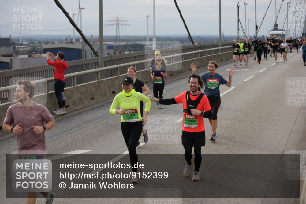 03.10.2025 - Köhlbrandbrückenlauf Jannik Wohlers http://msf.ph/oto/9152399 03.10.2025 16:00:59 Position 1 1571, 9071, 9070 meine-sportfotos.de
