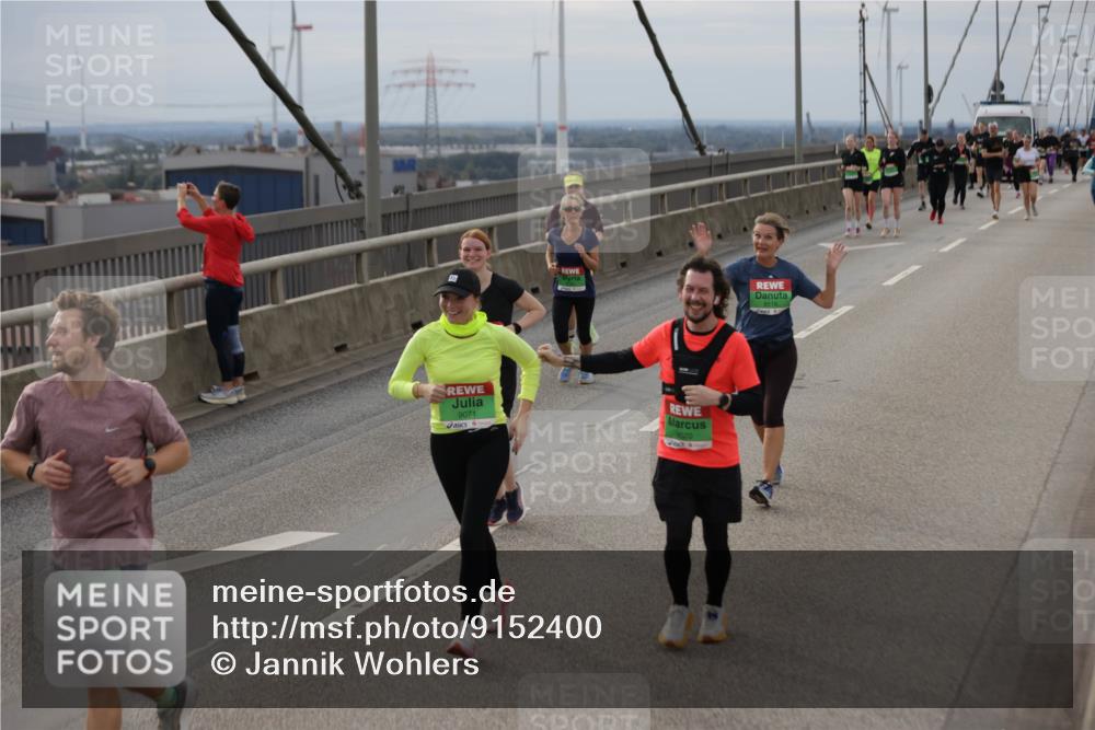 03.10.2025 - Köhlbrandbrückenlauf Jannik Wohlers http://msf.ph/oto/9152400 03.10.2025 16:00:59 Position 1 1571, 9071, 9070, 8519 meine-sportfotos.de