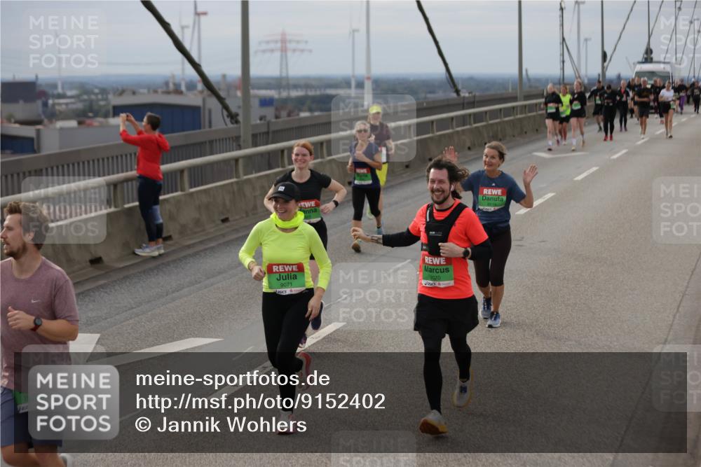 03.10.2025 - Köhlbrandbrückenlauf Jannik Wohlers http://msf.ph/oto/9152402 03.10.2025 16:00:59 Position 1 7571, 9071, 9070 meine-sportfotos.de