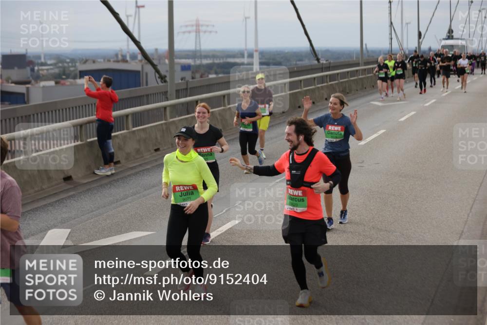03.10.2025 - Köhlbrandbrückenlauf Jannik Wohlers http://msf.ph/oto/9152404 03.10.2025 16:00:59 Position 1 9071, 9070 meine-sportfotos.de