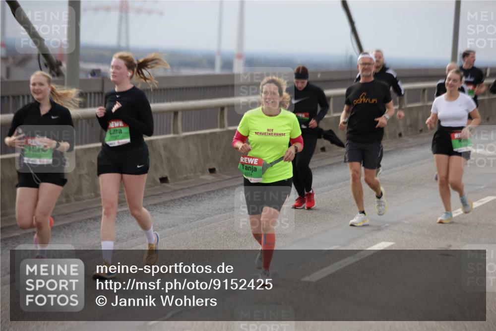 03.10.2025 - Köhlbrandbrückenlauf Jannik Wohlers http://msf.ph/oto/9152425 03.10.2025 16:01:08 Position 1 7709, 8934 meine-sportfotos.de