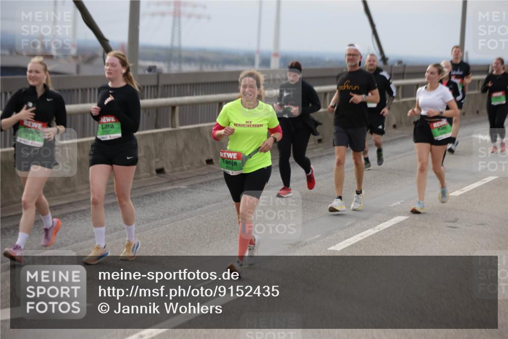 03.10.2025 - Köhlbrandbrückenlauf Jannik Wohlers http://msf.ph/oto/9152435 03.10.2025 16:01:08 Position 1 7797, 8934 meine-sportfotos.de