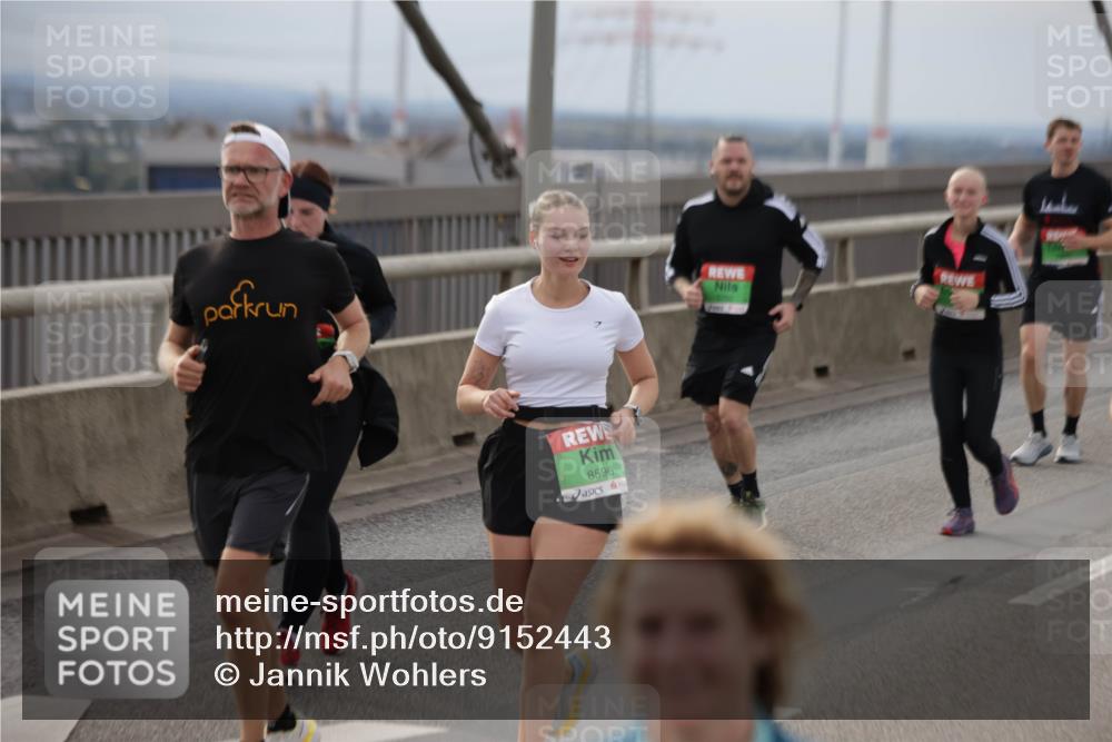 03.10.2025 - Köhlbrandbrückenlauf Jannik Wohlers http://msf.ph/oto/9152443 03.10.2025 16:01:12 Position 1 8596, 110 meine-sportfotos.de