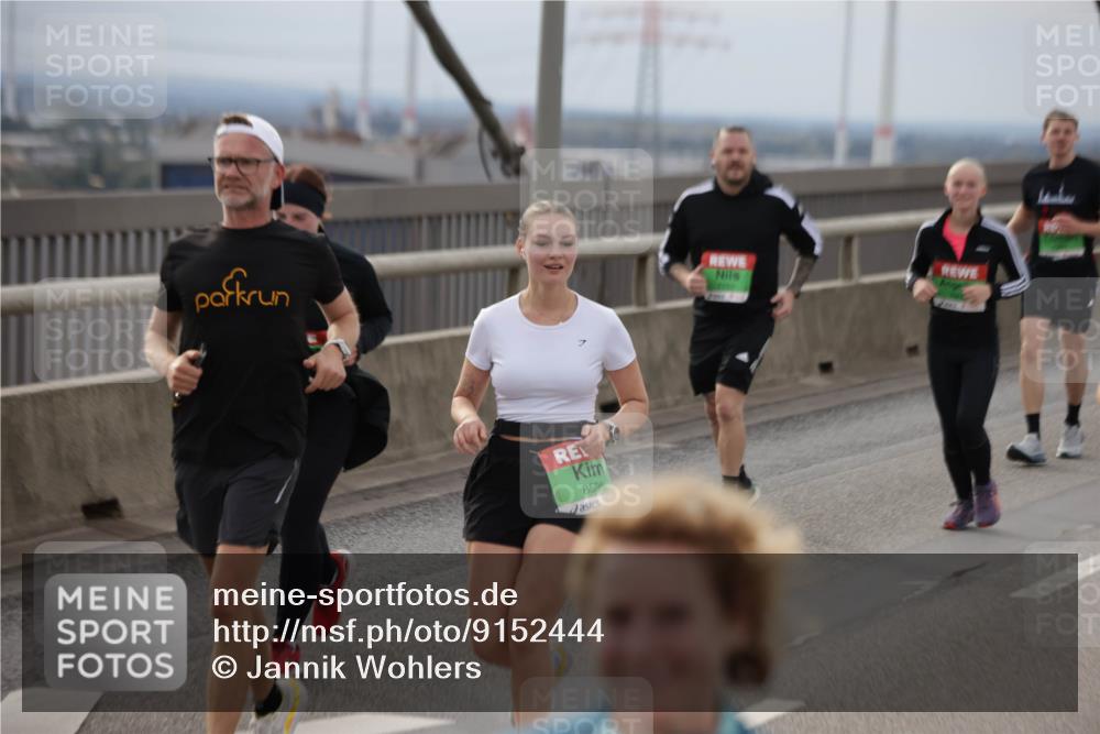 03.10.2025 - Köhlbrandbrückenlauf Jannik Wohlers http://msf.ph/oto/9152444 03.10.2025 16:01:12 Position 1 8596 meine-sportfotos.de
