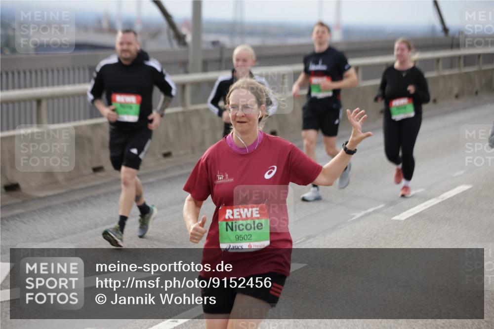 03.10.2025 - Köhlbrandbrückenlauf Jannik Wohlers http://msf.ph/oto/9152456 03.10.2025 16:01:13 Position 1 9502 meine-sportfotos.de