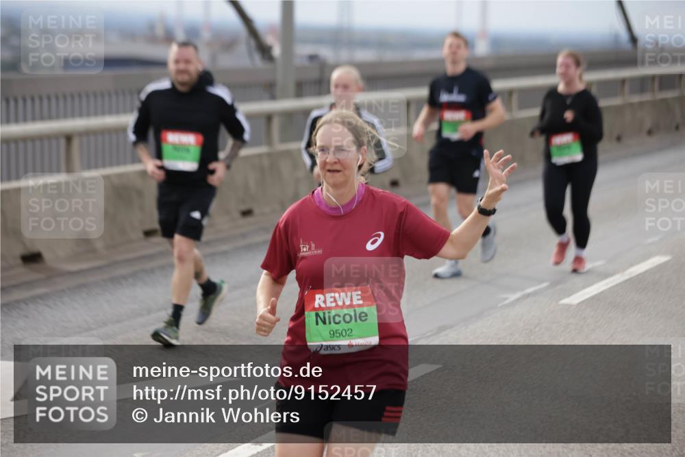 03.10.2025 - Köhlbrandbrückenlauf Jannik Wohlers http://msf.ph/oto/9152457 03.10.2025 16:01:13 Position 1 9502 meine-sportfotos.de