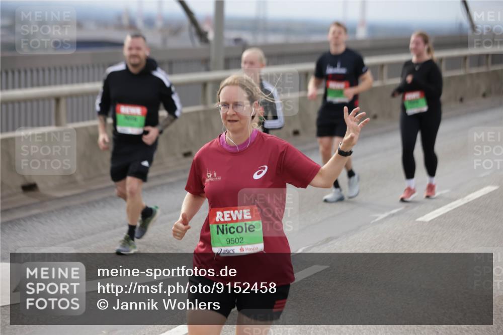 03.10.2025 - Köhlbrandbrückenlauf Jannik Wohlers http://msf.ph/oto/9152458 03.10.2025 16:01:13 Position 1 9502 meine-sportfotos.de