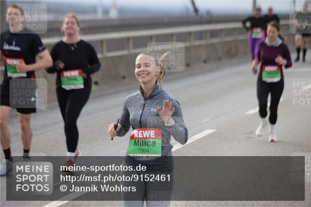 03.10.2025 - Köhlbrandbrückenlauf Jannik Wohlers http://msf.ph/oto/9152461 03.10.2025 16:01:15 Position 1 7804 meine-sportfotos.de