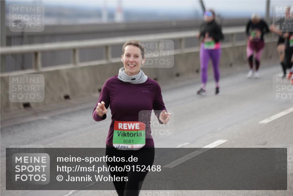 03.10.2025 - Köhlbrandbrückenlauf Jannik Wohlers http://msf.ph/oto/9152468 03.10.2025 16:01:17 Position 1 8581 meine-sportfotos.de