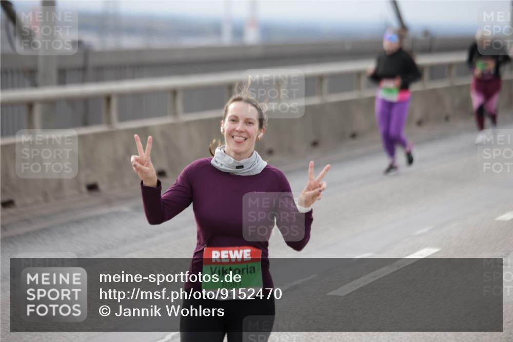 03.10.2025 - Köhlbrandbrückenlauf Jannik Wohlers http://msf.ph/oto/9152470 03.10.2025 16:01:17 Position 1 8581 meine-sportfotos.de